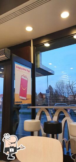 Gli interni di McDonald's Cologno Monzese.