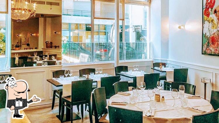 Découvrez l'intérieur de Mayfair Garden.