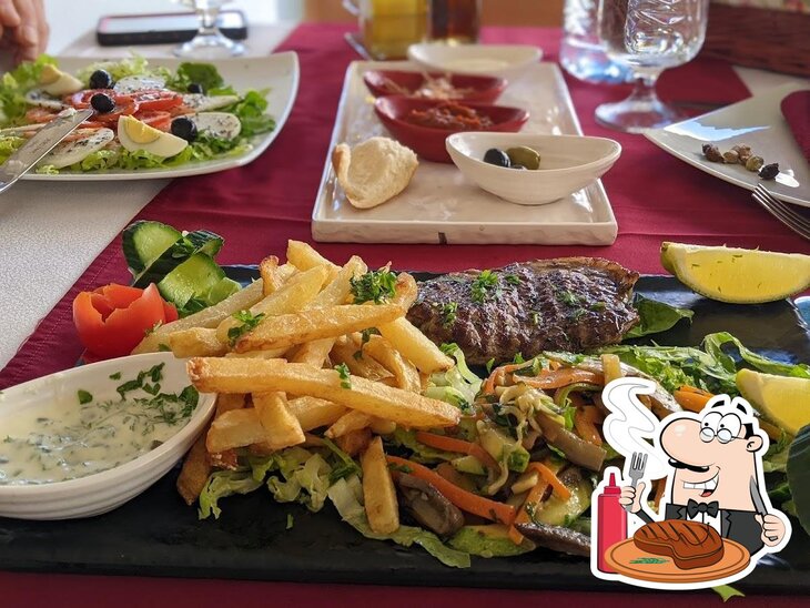 Les plats à base de viande sont servis à Restaurant les Arcades.