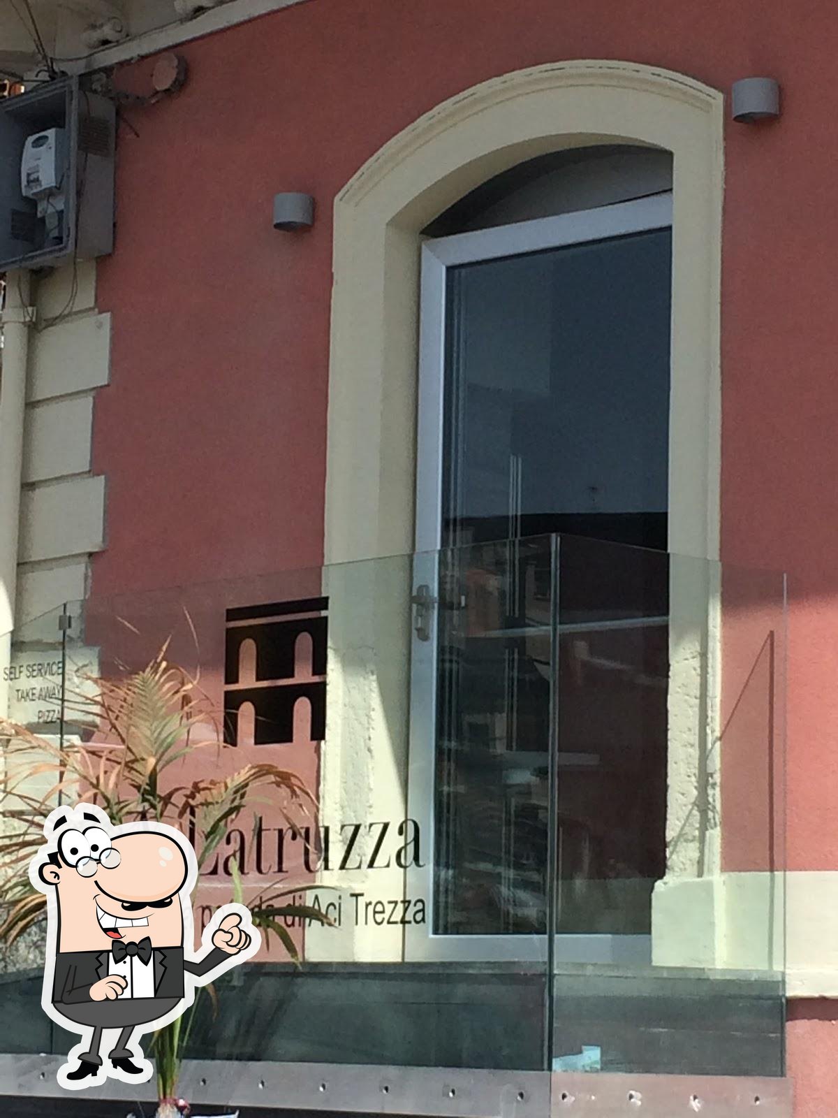 Gli interni di A' Latruzza L'Antica posada d'Acitrezza.