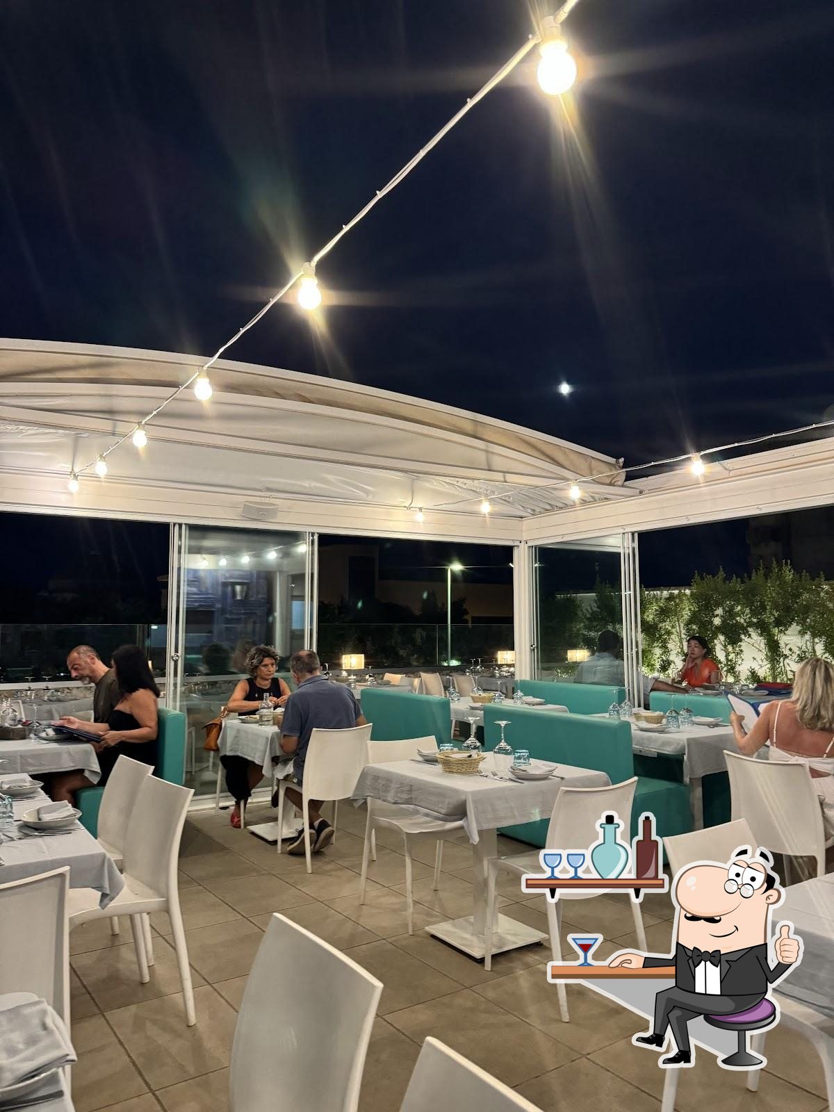 Gli interni di L'OSTRICA UBRIACA di via Taranto.