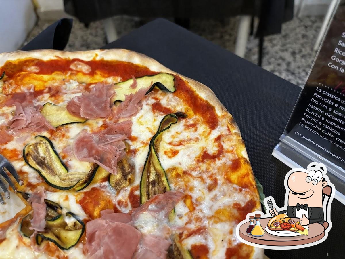 A The M.a.d. Ristorante, puoi ordinare una bella pizza.