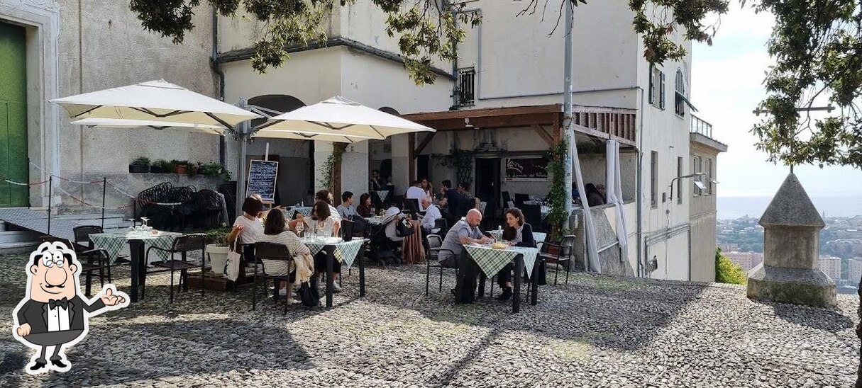 Installez-vous à l'une des tables de La Locanda del Monte.