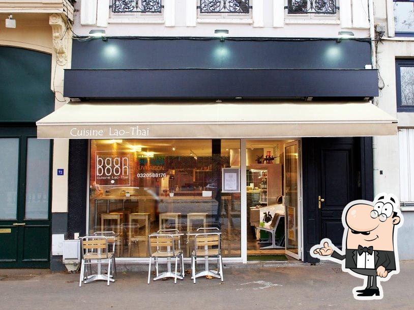Installez-vous à l'une des tables de Baan Boon.