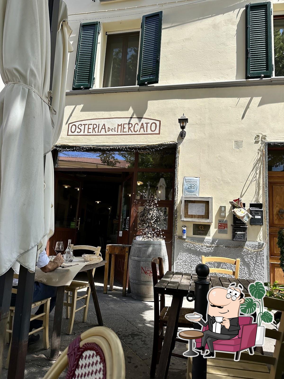 Gli interni di Osteria del Mercato.