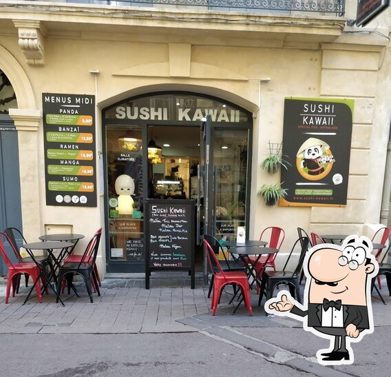 Installez-vous à l'une des tables de SUSHI KAWAII.