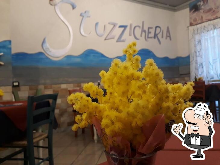 Siediti a un tavolo di Stuzzicheria di Mare RISTORANTE PESCHERIA GASTRONOMIA.