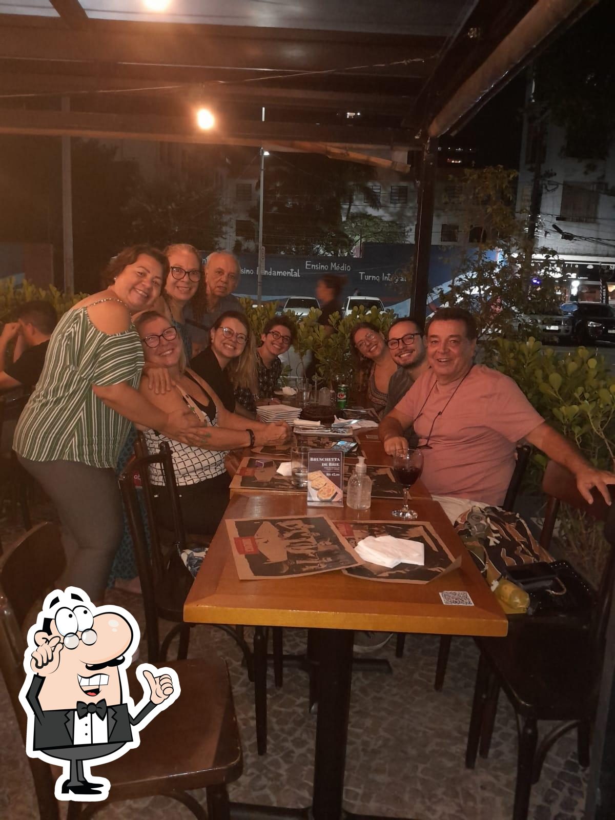O interior do Domenica Pizzaria Artesanal.