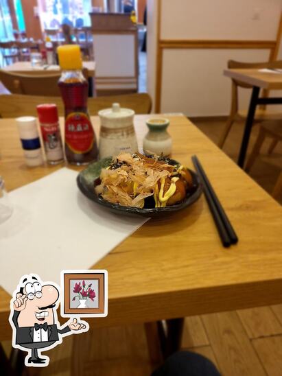 Installez-vous à l'une des tables de Genki.