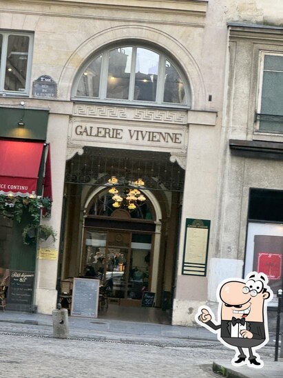 Installez-vous à l'une des tables de Galerie Vivienne.