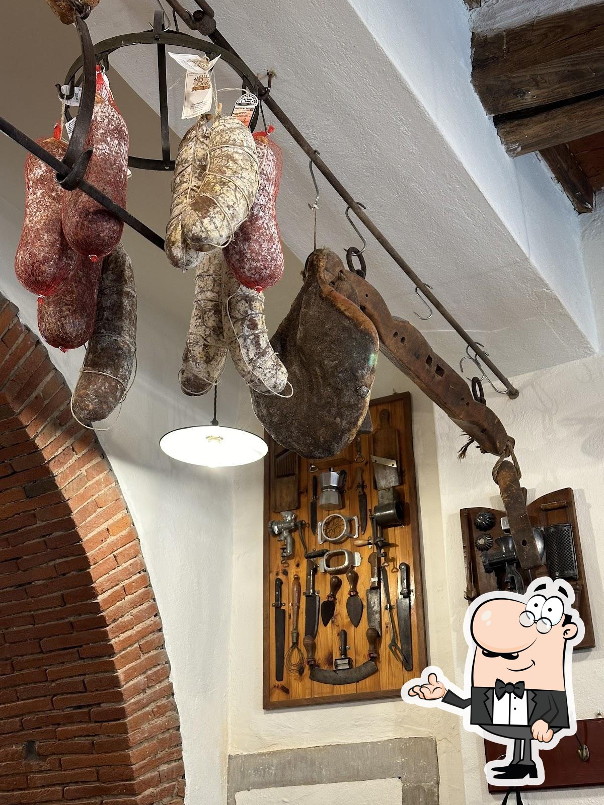 Dai un'occhiata agli interni di Antica Osteria l'Agania.