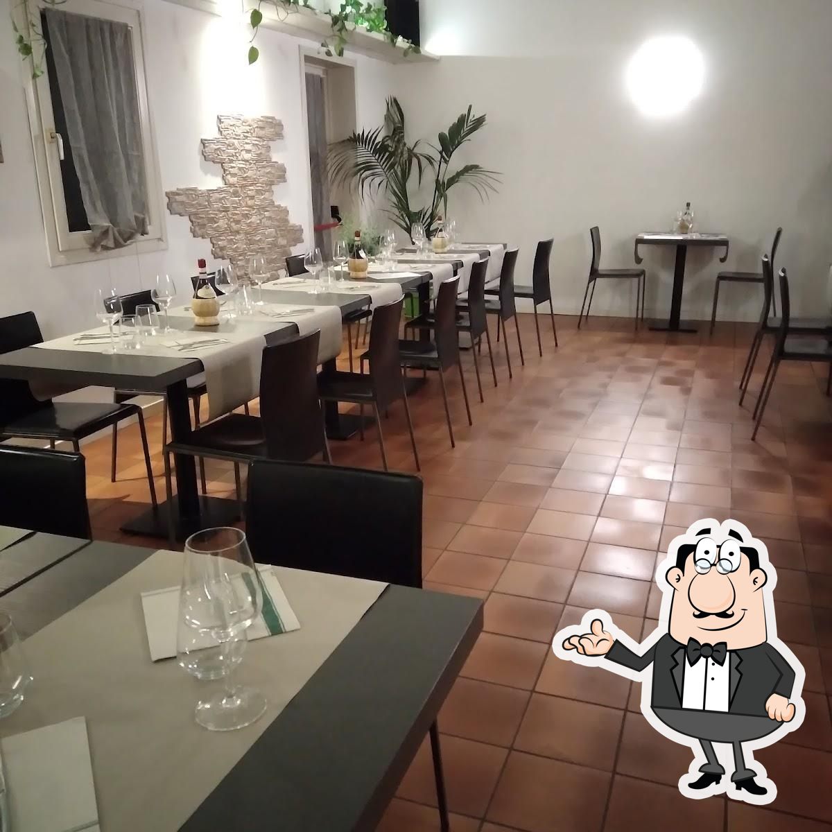 Siediti a un tavolo di Osteria Dall'Oste Toscano.