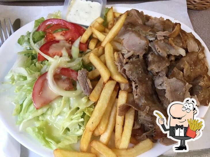 Dégustez des frites à Royal Kebab.