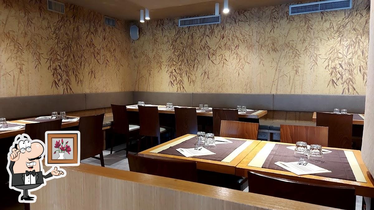 Gli interni di Rajas Cafè.