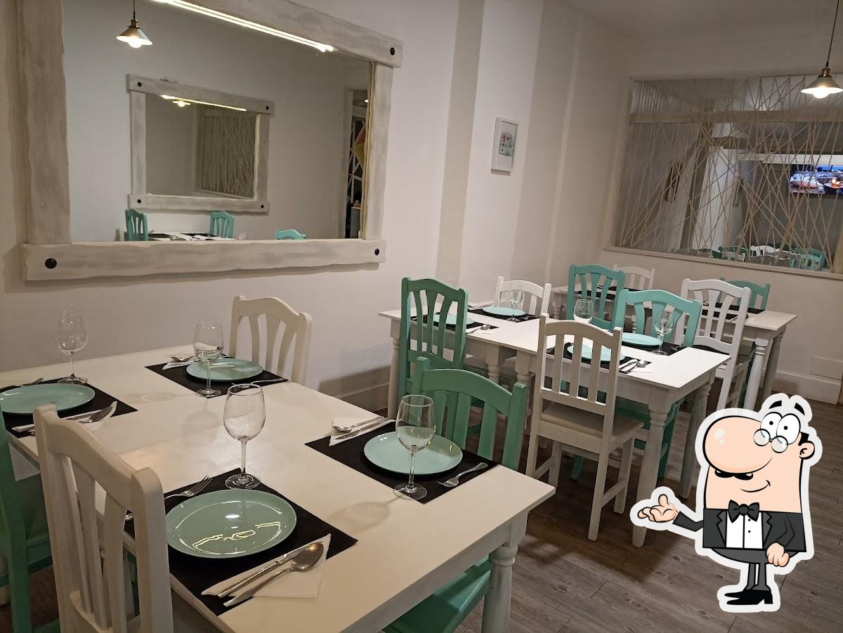 Siéntate a una de las mesas de Restaurante La Orensana.