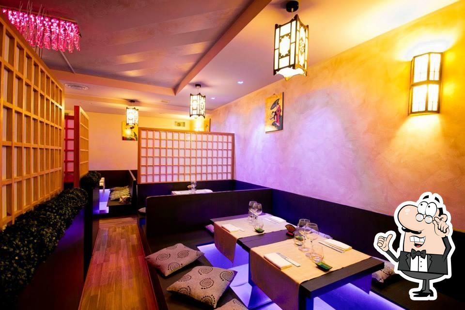 Siediti a un tavolo di Sashimi 1 Torino.