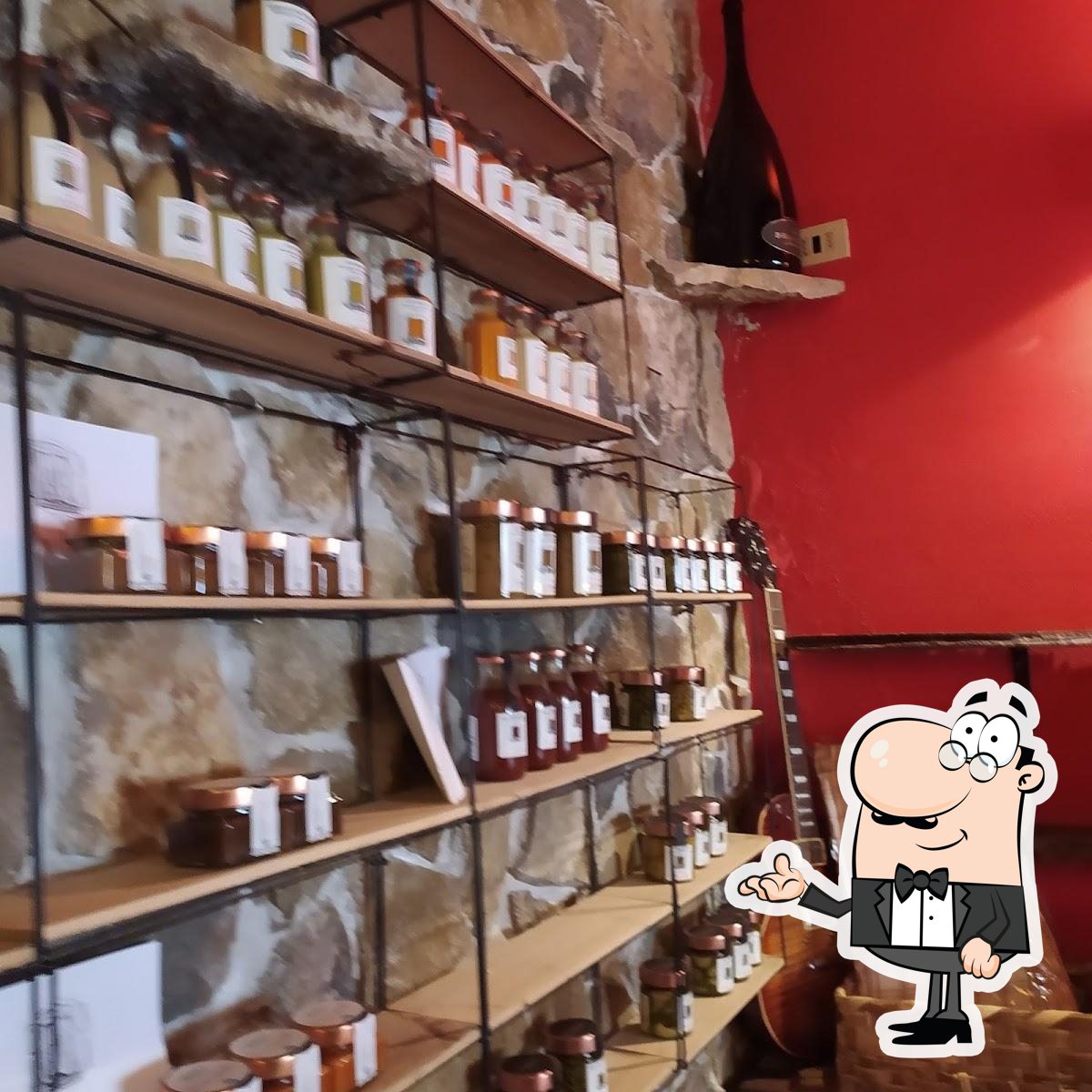 Dai un'occhiata agli interni di Taverna Degli Antichi Sapori.