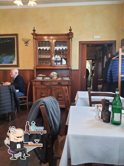 Gli interni di Trattoria Al Laghett.