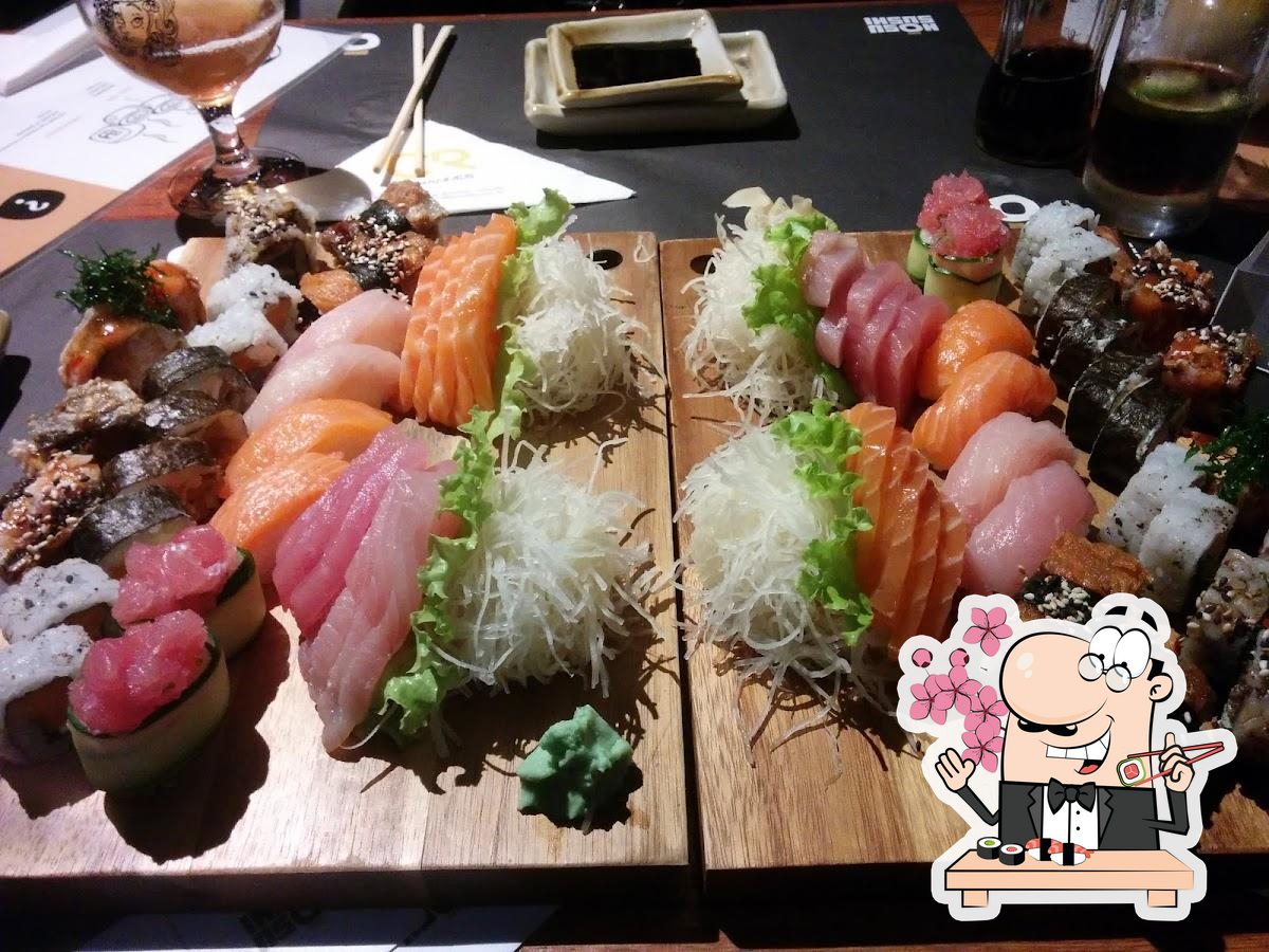 Sushi é um famoso item de comida originário do Japão.