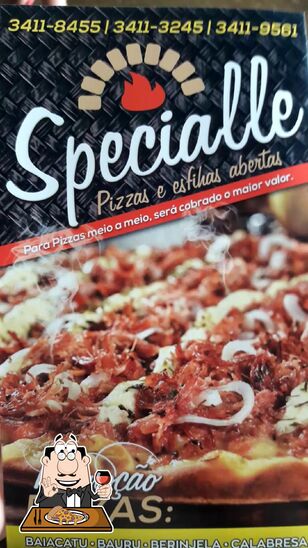 No Specialle Pizzas e Esfihas, você pode pedir pizza.