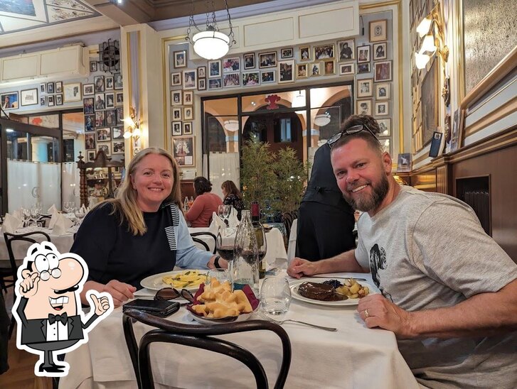 Siediti a un tavolo di RISTORANTE DONATELLO.