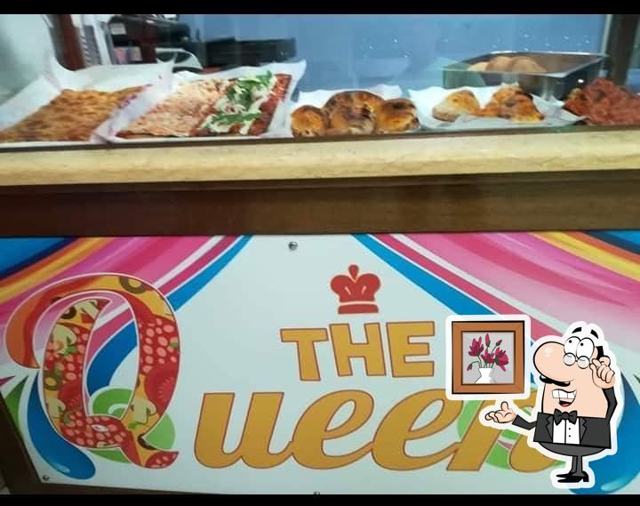 Dai un'occhiata agli interni di Pizzeria "The Queen".