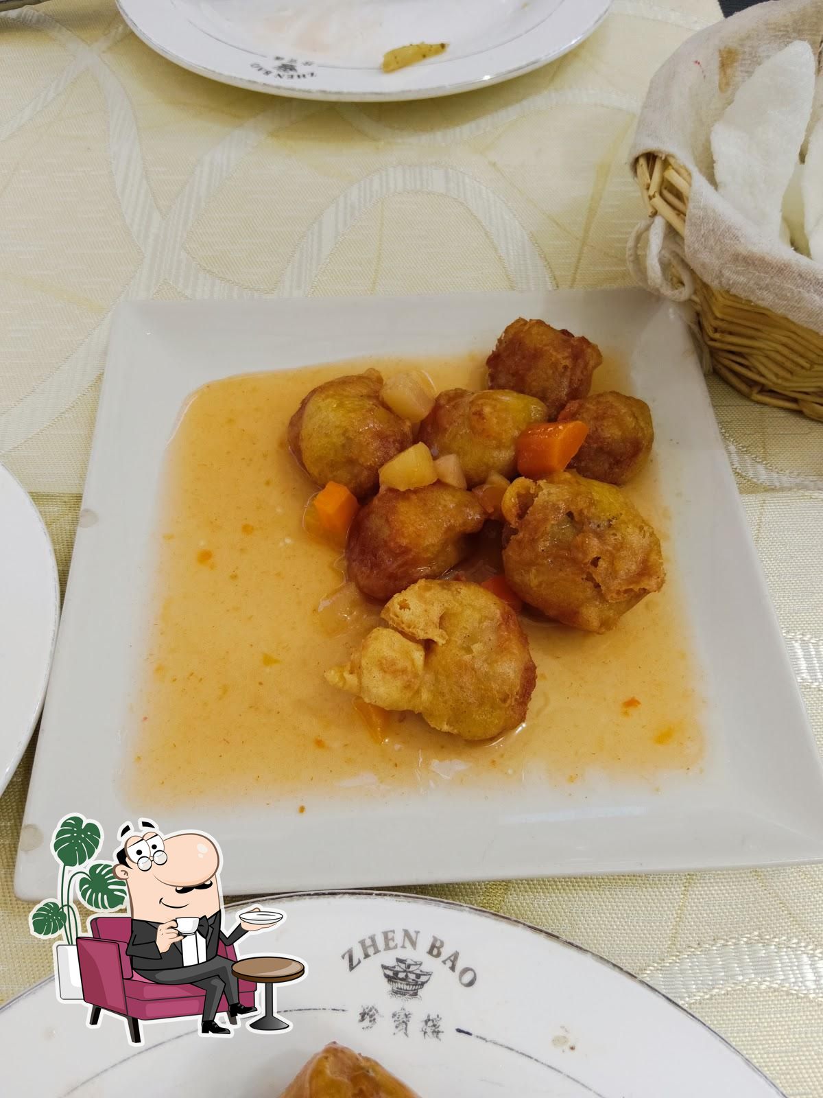Siéntate a una de las mesas de Restaurante Zhen Bao.