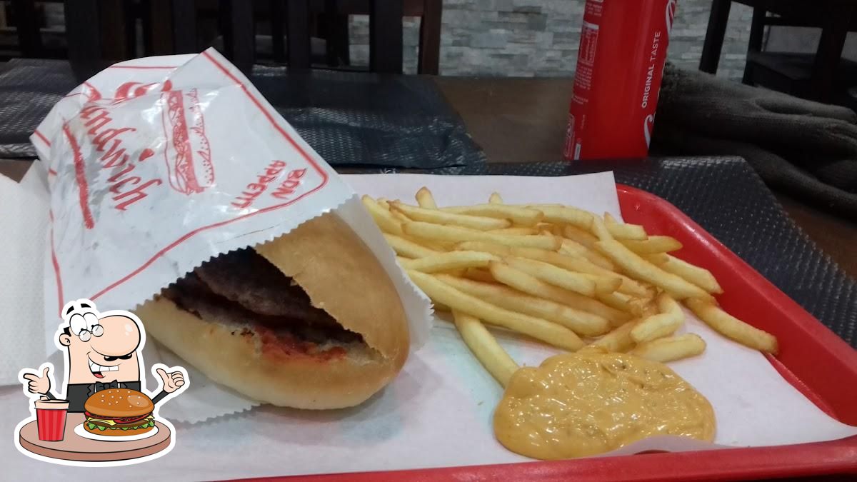 Dégustez l'un des hamburgers disponible à Les Délices de la Villette.