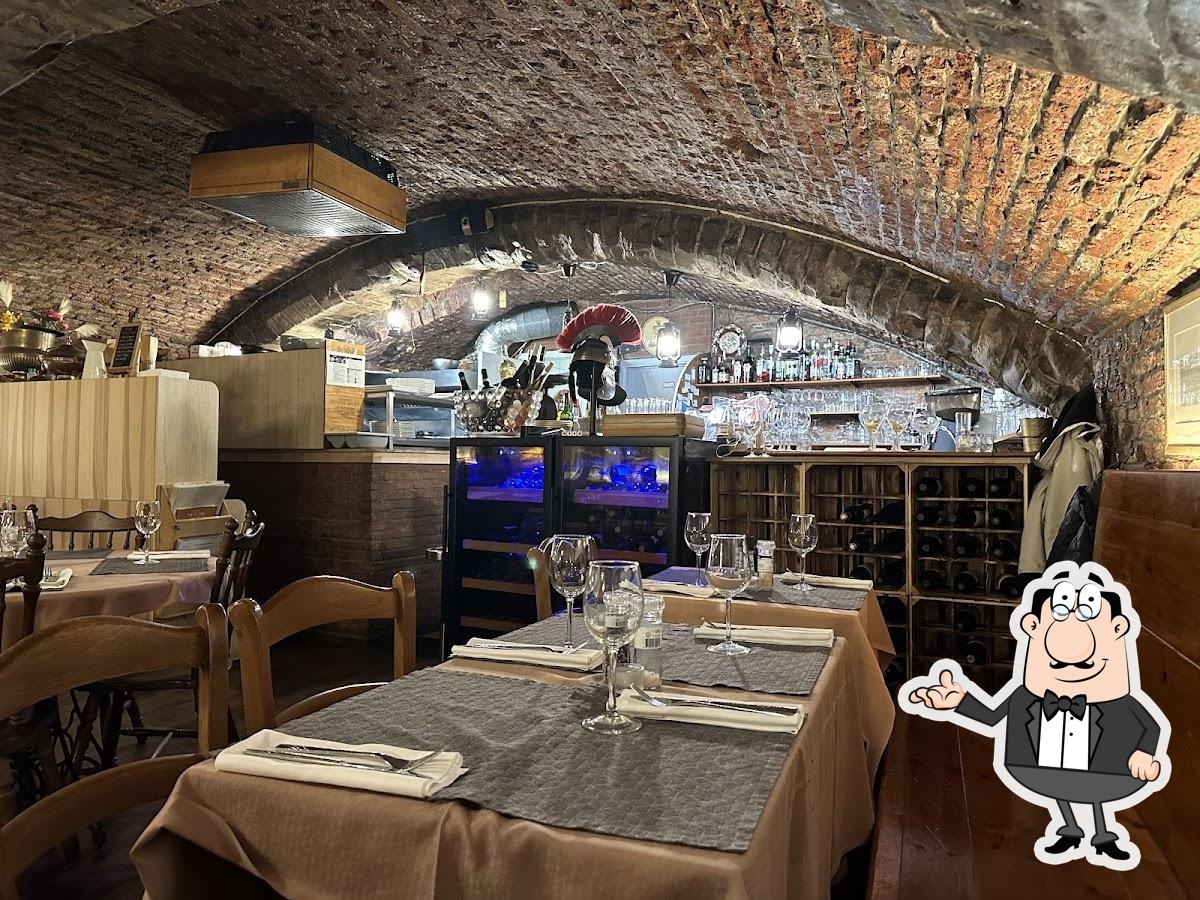 Découvrez l'intérieur de Cave du Roy.