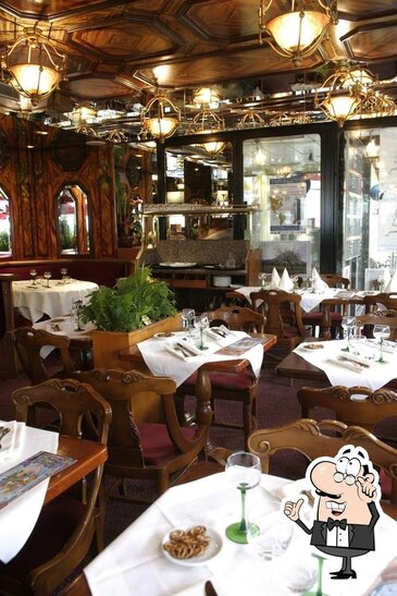 Installez-vous à l'une des tables de Brasserie L'Alsace.