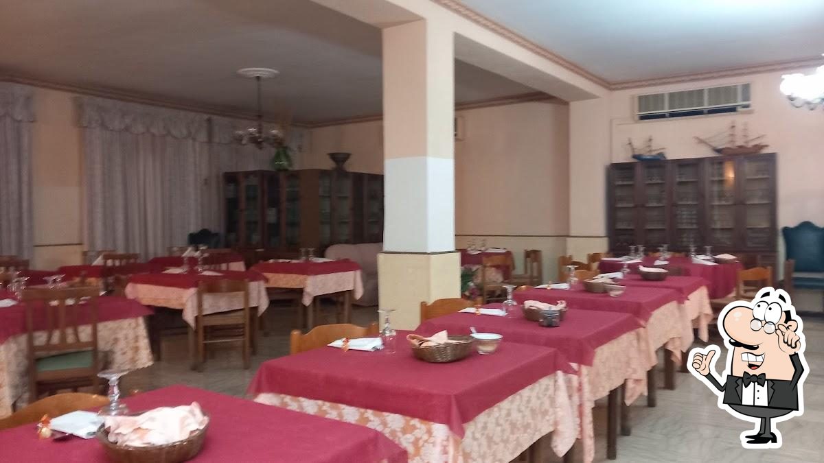 Siediti a un tavolo di Ristorante la Tavernetta.