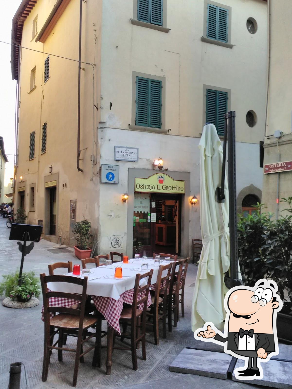Gli interni di Osteria Il Grottino.