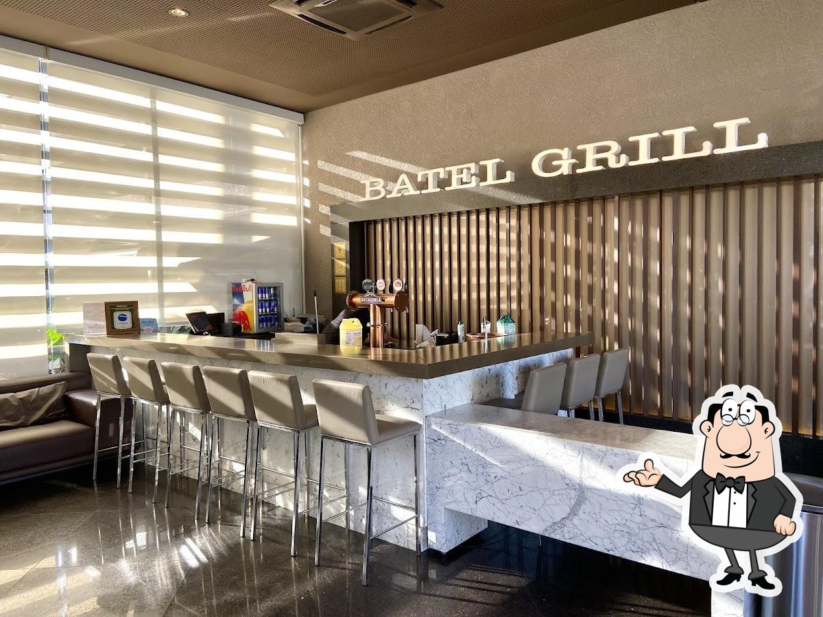 Veja imagens do interior do Batel Grill.