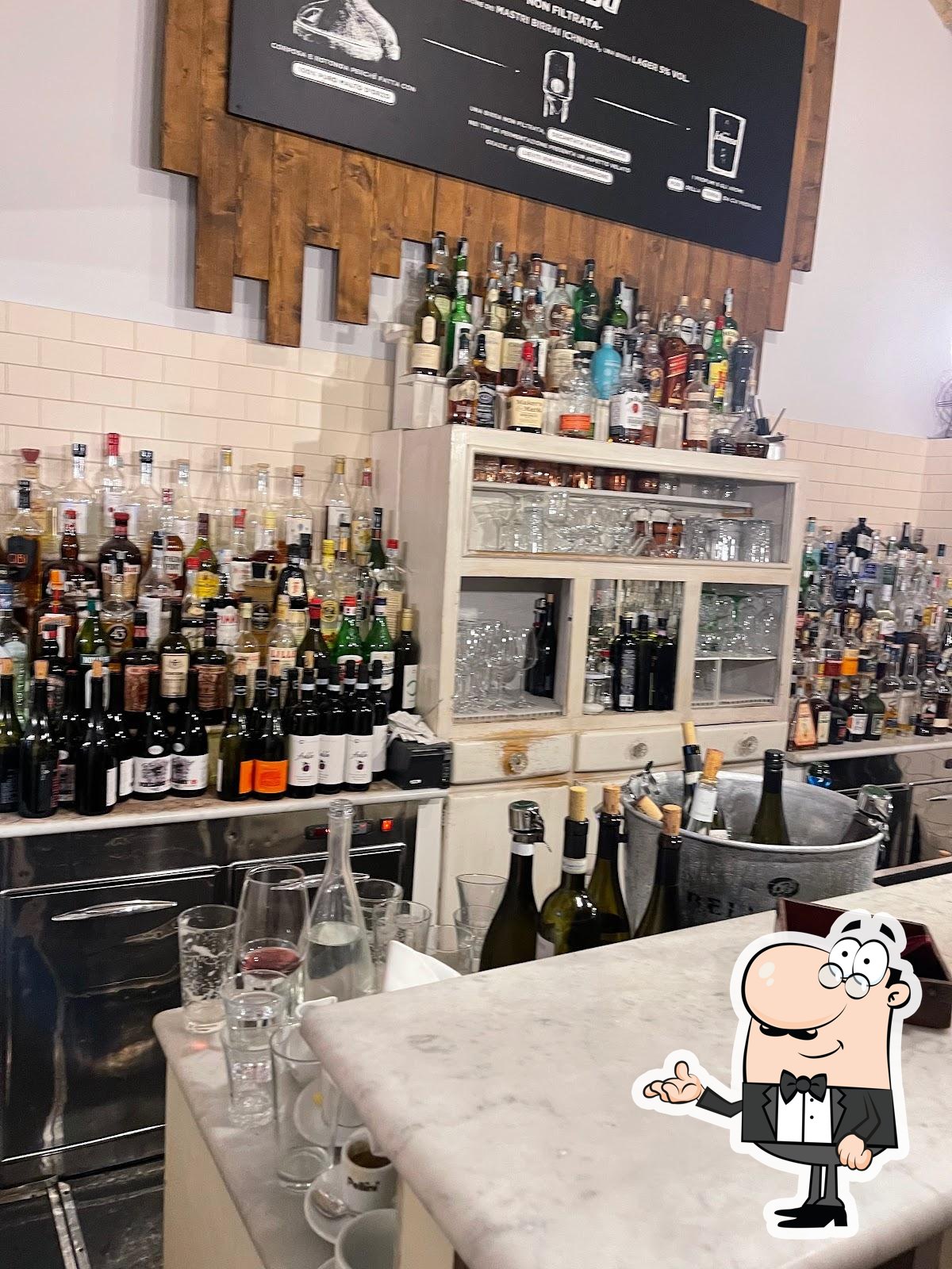 Dai un'occhiata agli interni di Il Sorpasso.