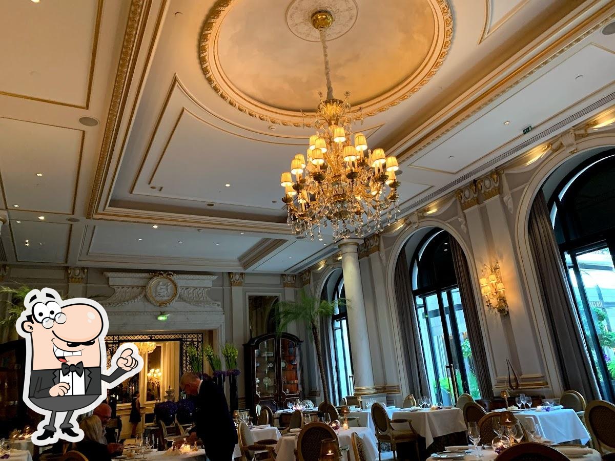 Découvrez l'intérieur de Le Cinq.