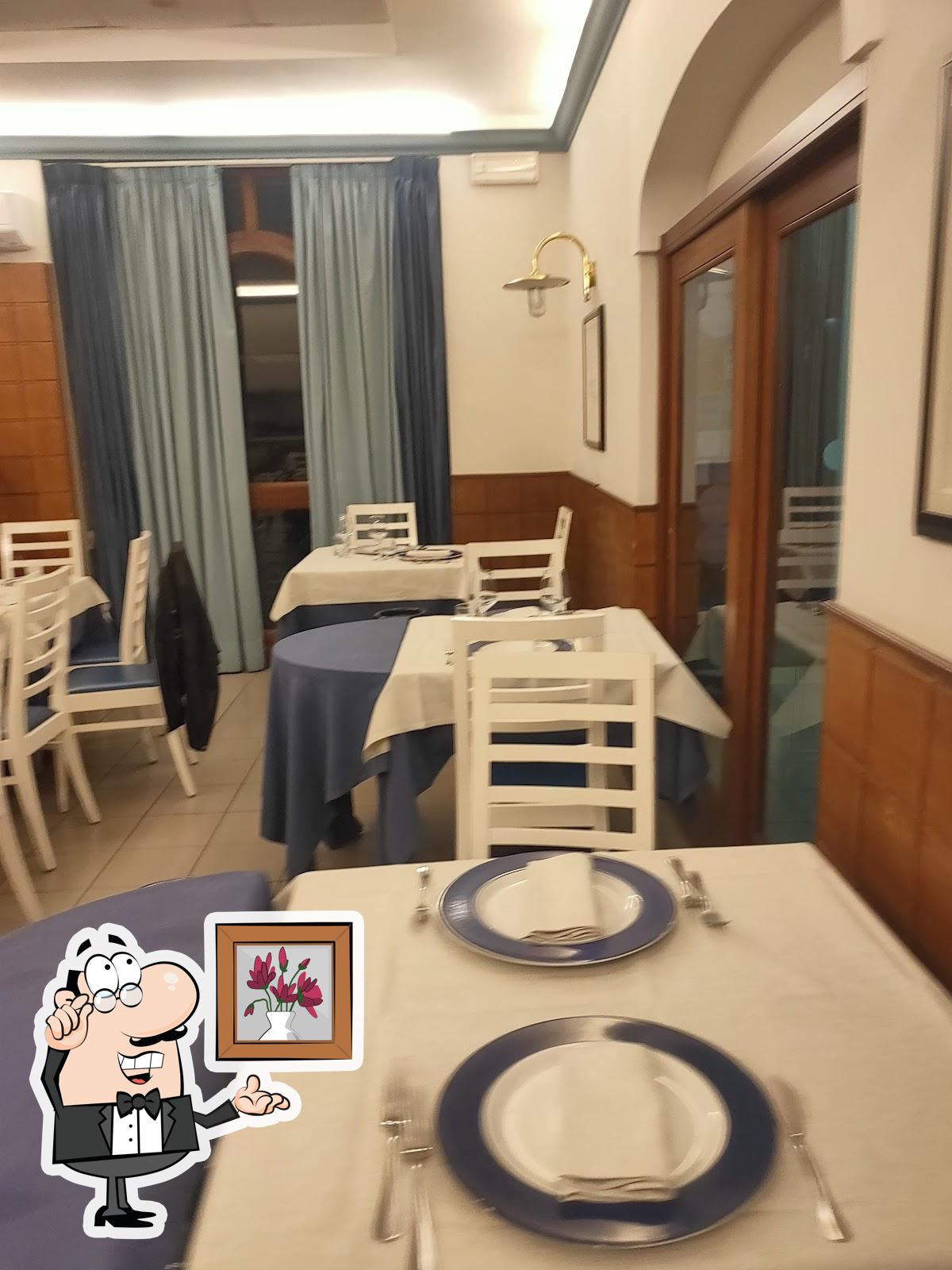 Siediti a un tavolo di Trattoria Da Cicero.