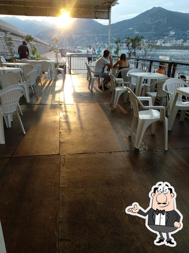 Gli interni di Trattoria del Padreterno.