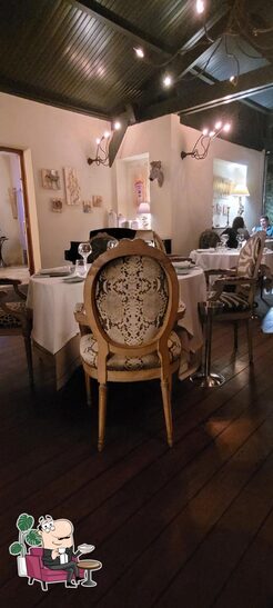 Installez-vous à l'une des tables de Restaurant L'A Cheda Cavallo Morto Bonifacio.