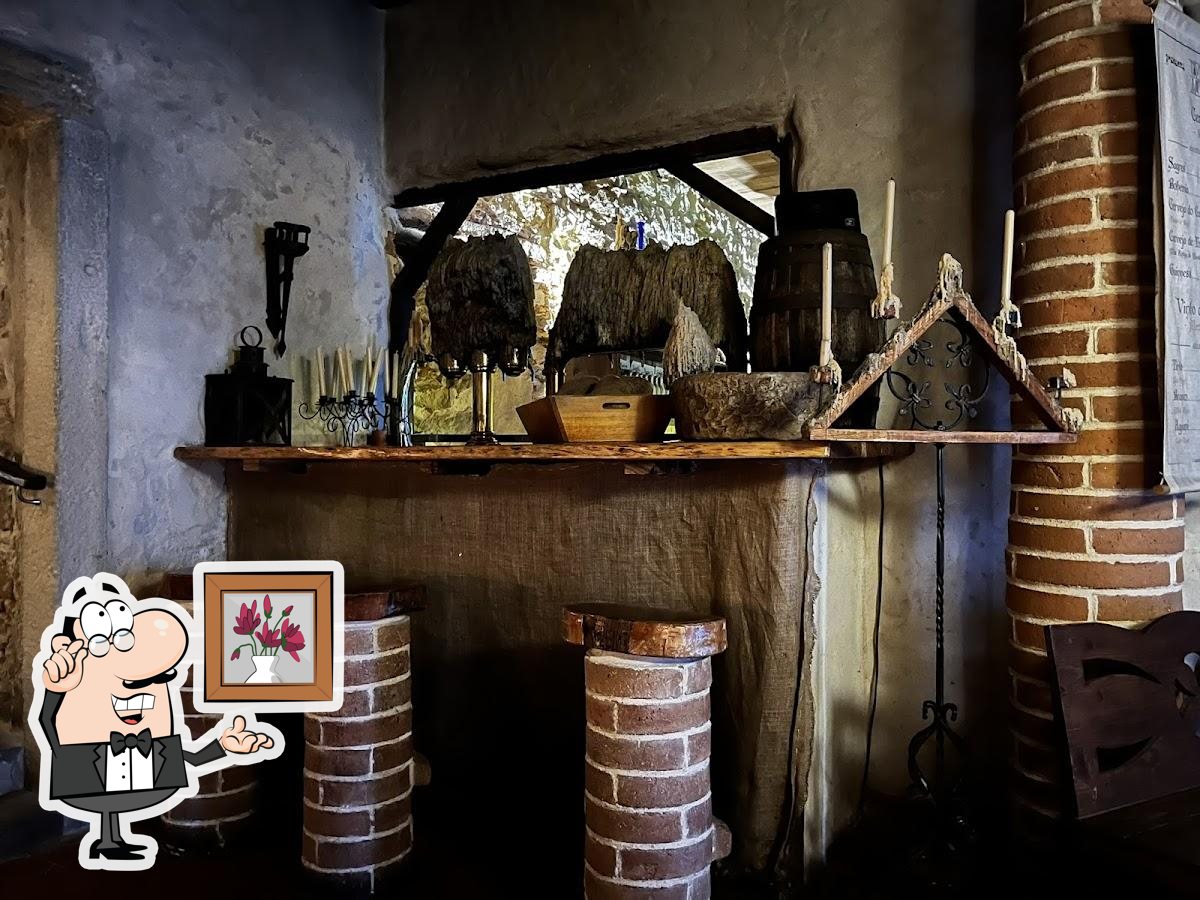 Veja imagens do interior do Taverna Antiqua.