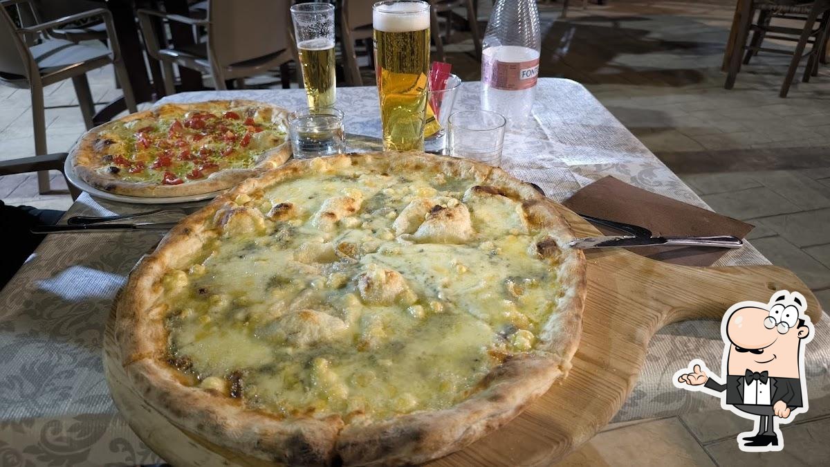 Siediti a un tavolo di Elisir.