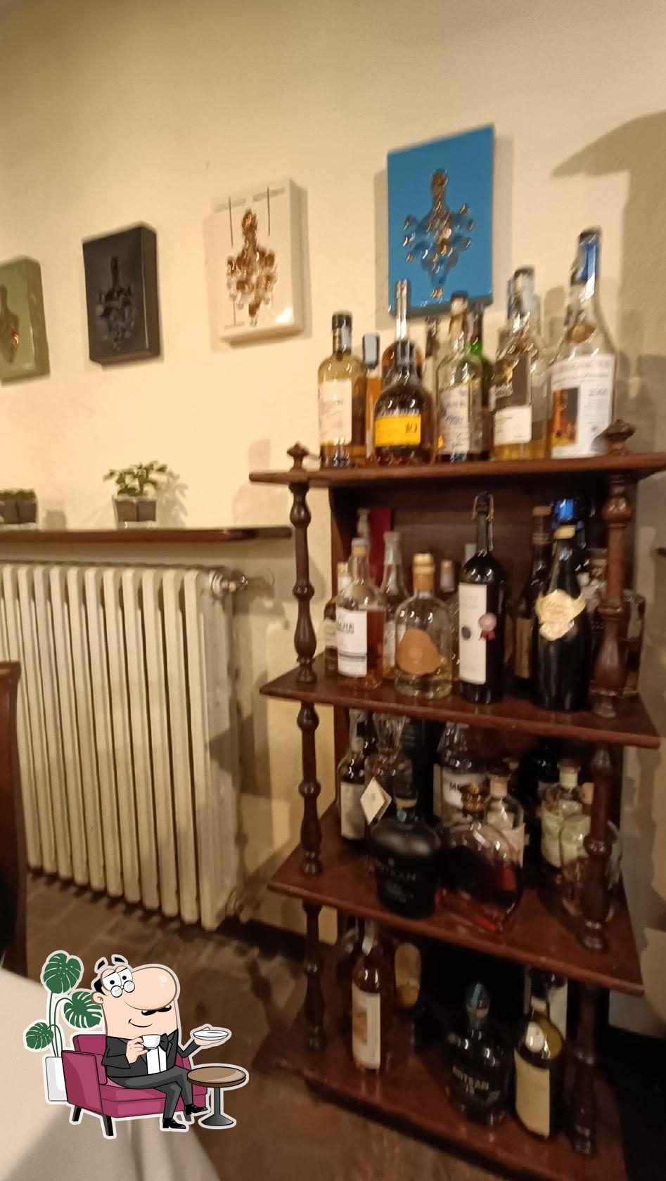 Gli interni di Salumeria Hosteria Giusti.
