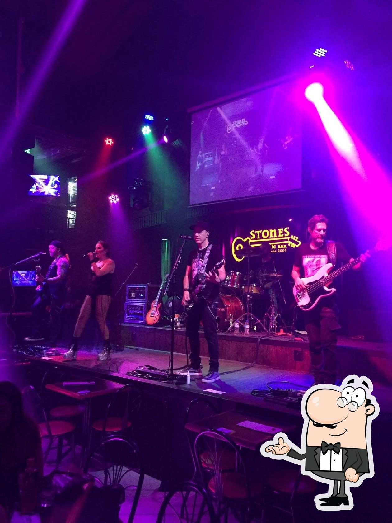 Veja imagens do interior do Stones Music Bar.