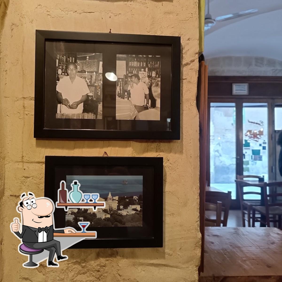 Dai un'occhiata agli interni di Moro.