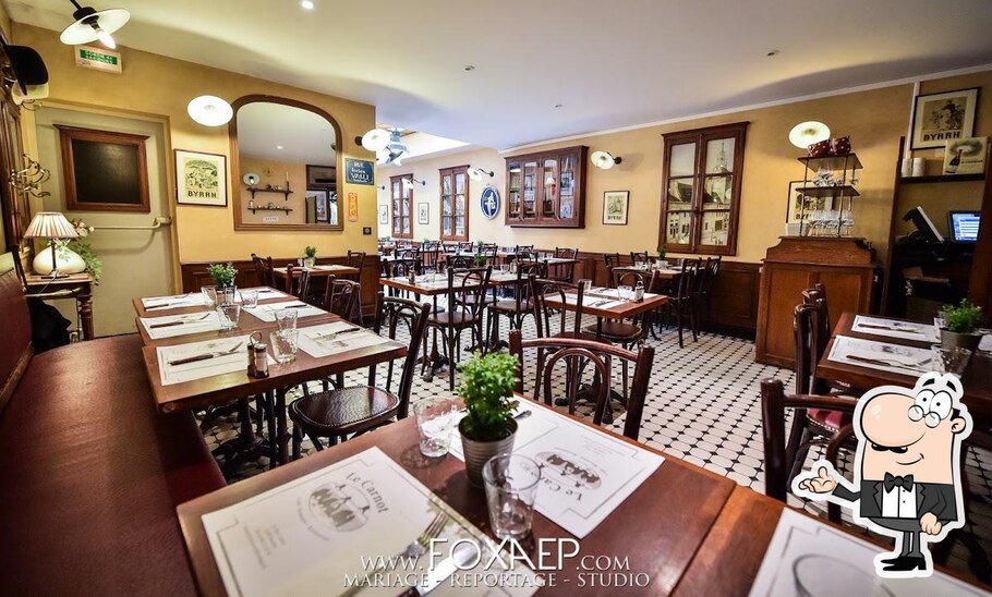 The interior of Brasserie Le Carnot.