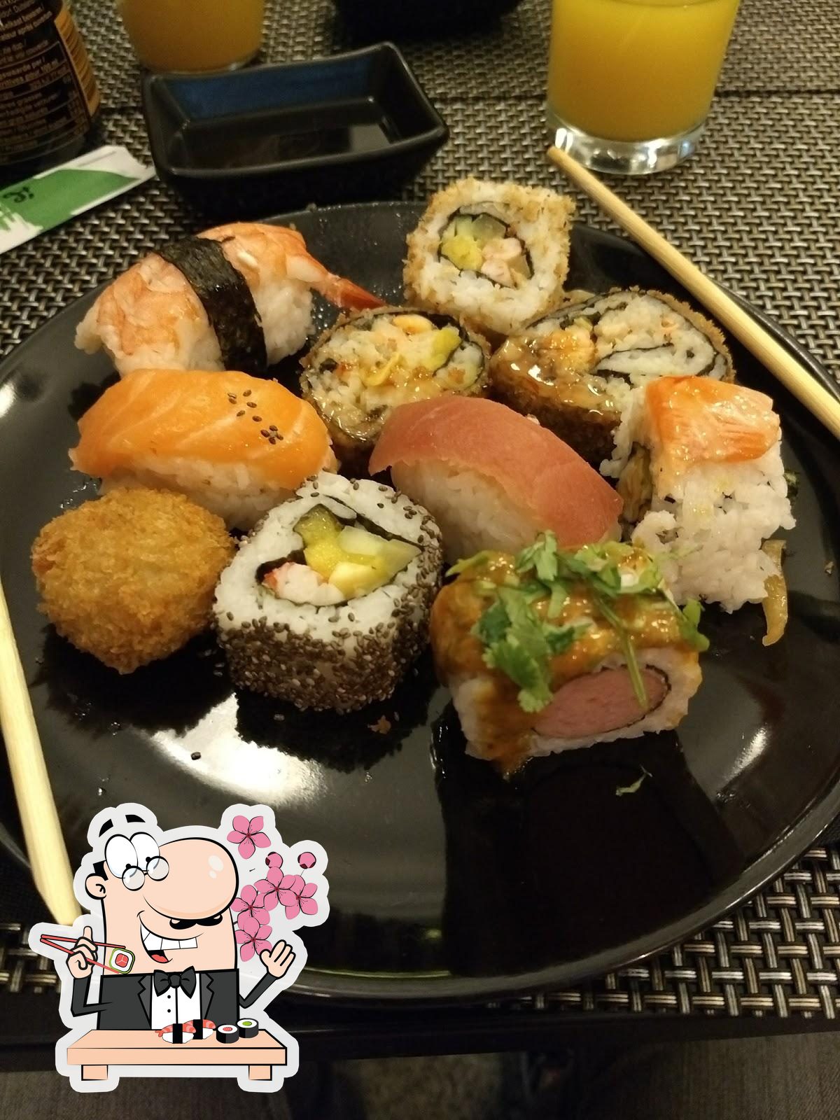 No Tokyo Sushi, você pode tentar sushi.