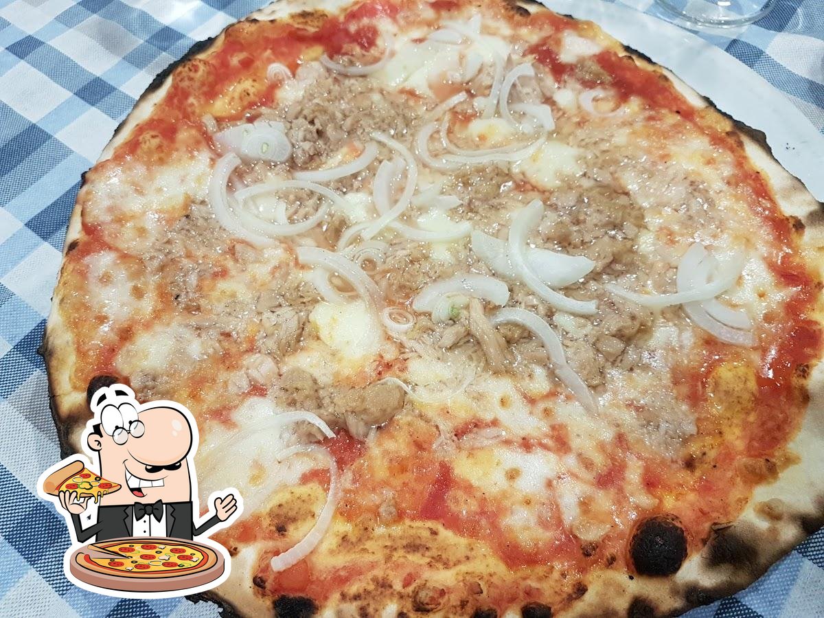A Piramide 2.0, puoi assaggiare una bella pizza.