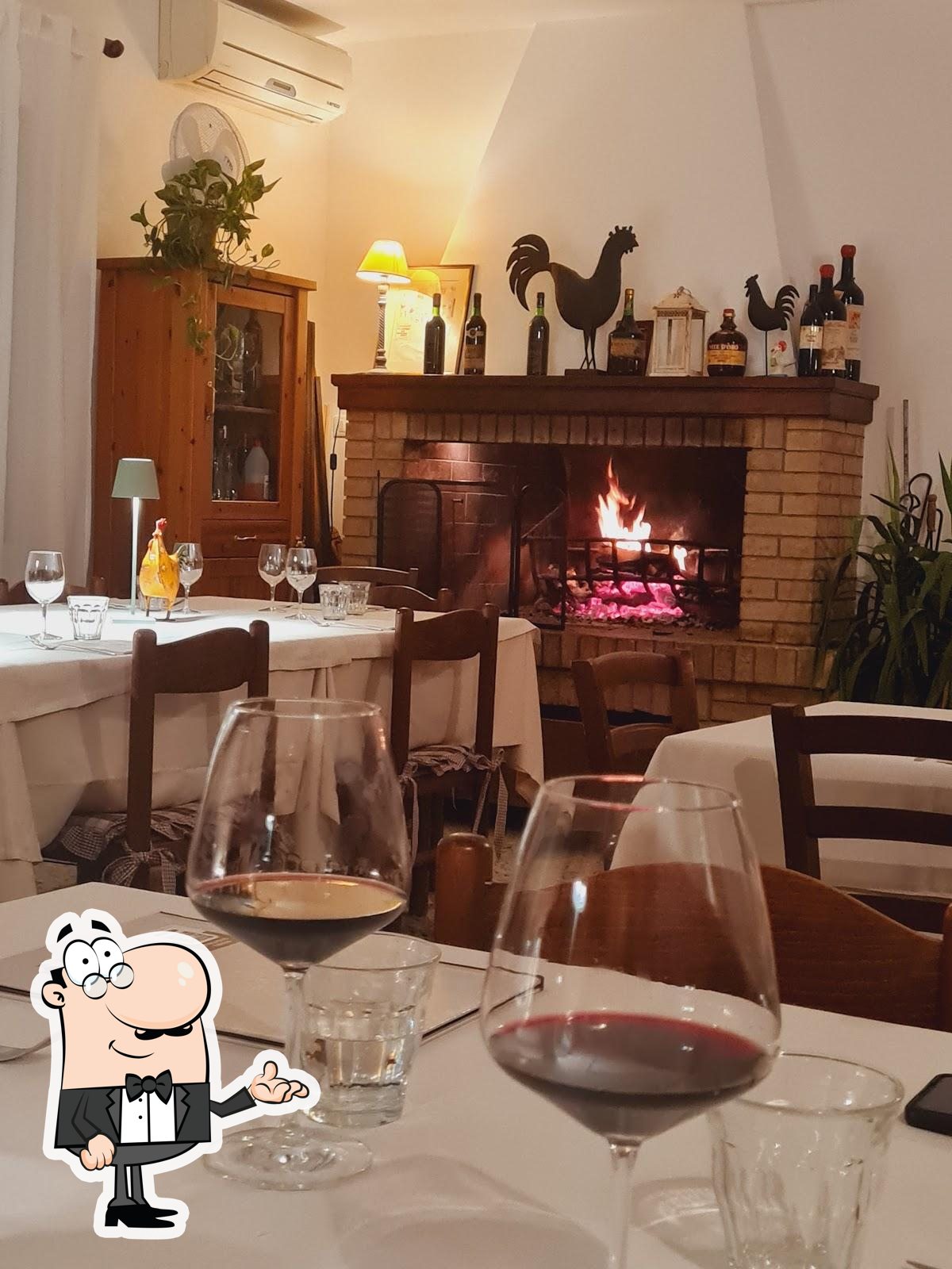 Siediti a un tavolo di Trattoria Da Carmelo.