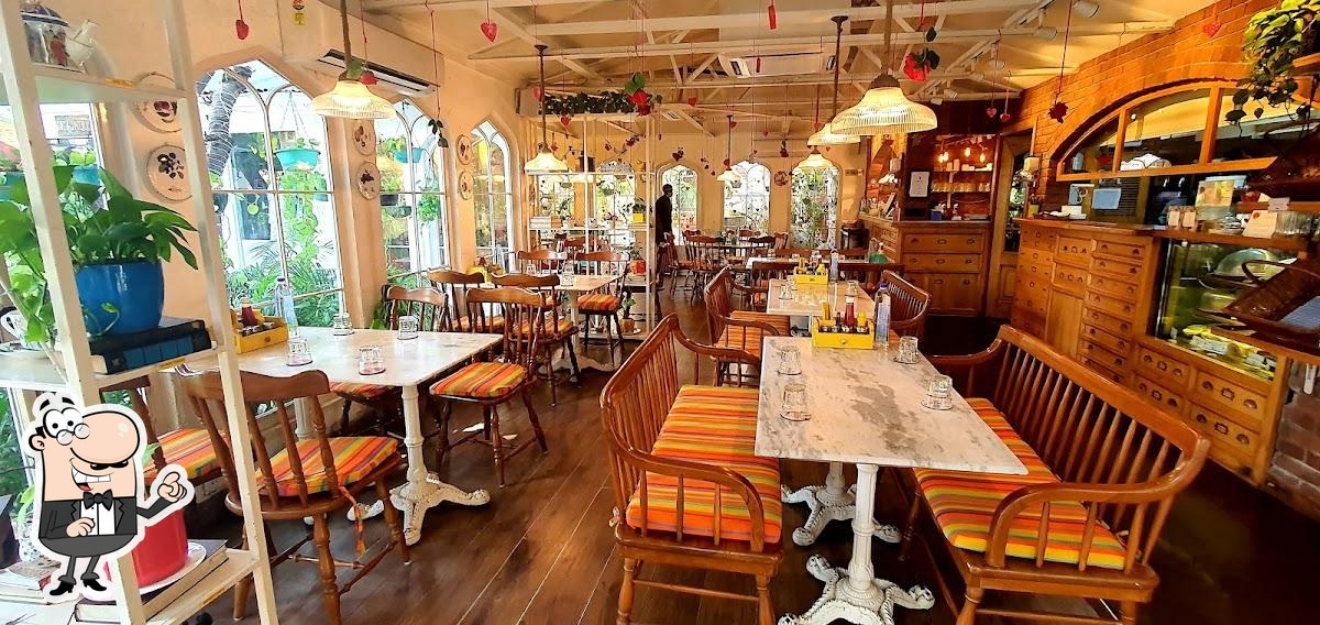 Check out how Diggin Cafe looks inside.