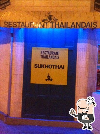 Installez-vous à l'une des tables de Sukhothai.