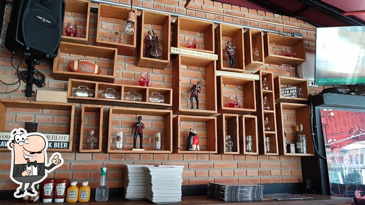 O interior do 'O' Burguer.
